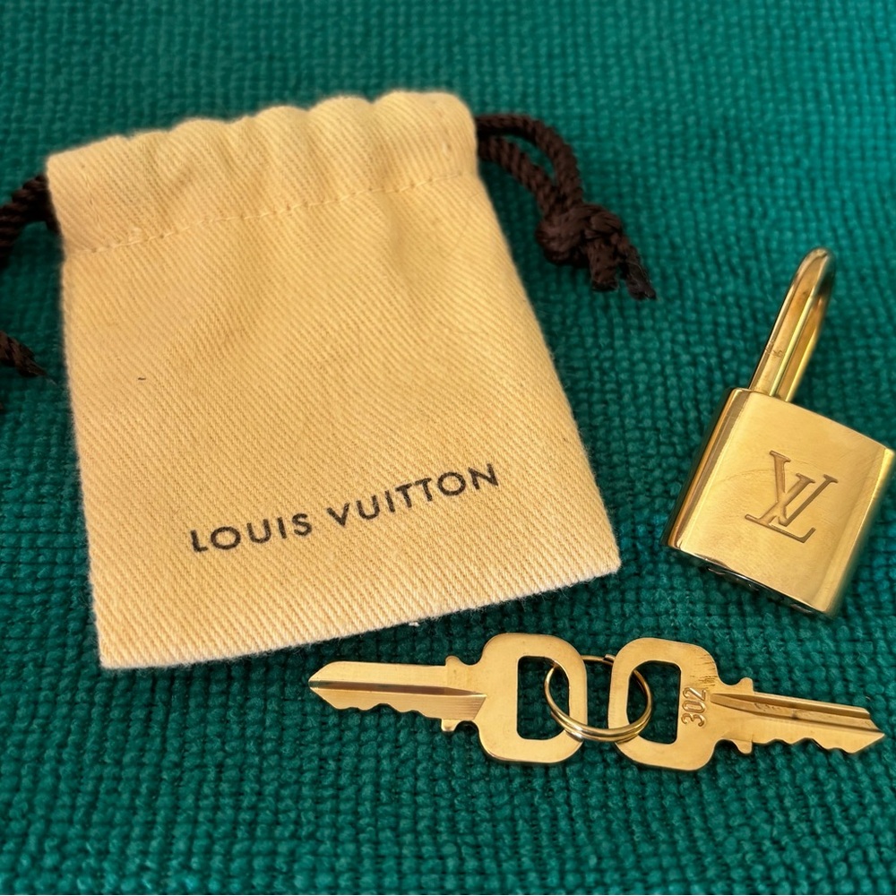 Authentic Louis Vuitton Speedy B Lock and Keys Set with Original Pouch